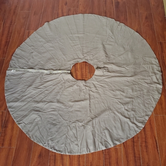Anthropologie Linen Blend Sequin 60" Round Boho Christmas Tree Skirt Khaki Green - Picture 10 of 12